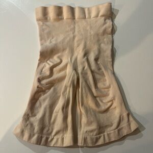 SKIMS body shaping shorts. High waisted shape wear